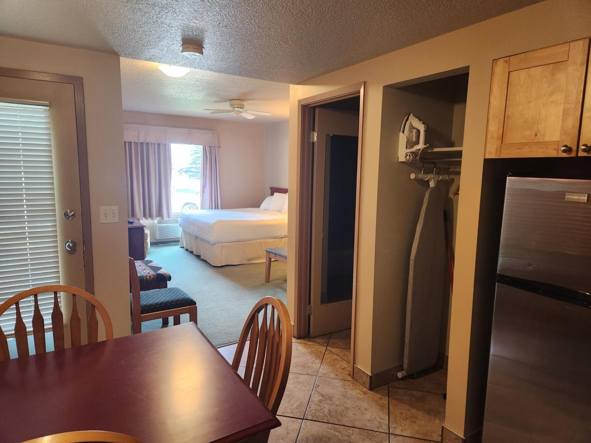 Waterton Lakes Lodge Resort Εξωτερικό φωτογραφία