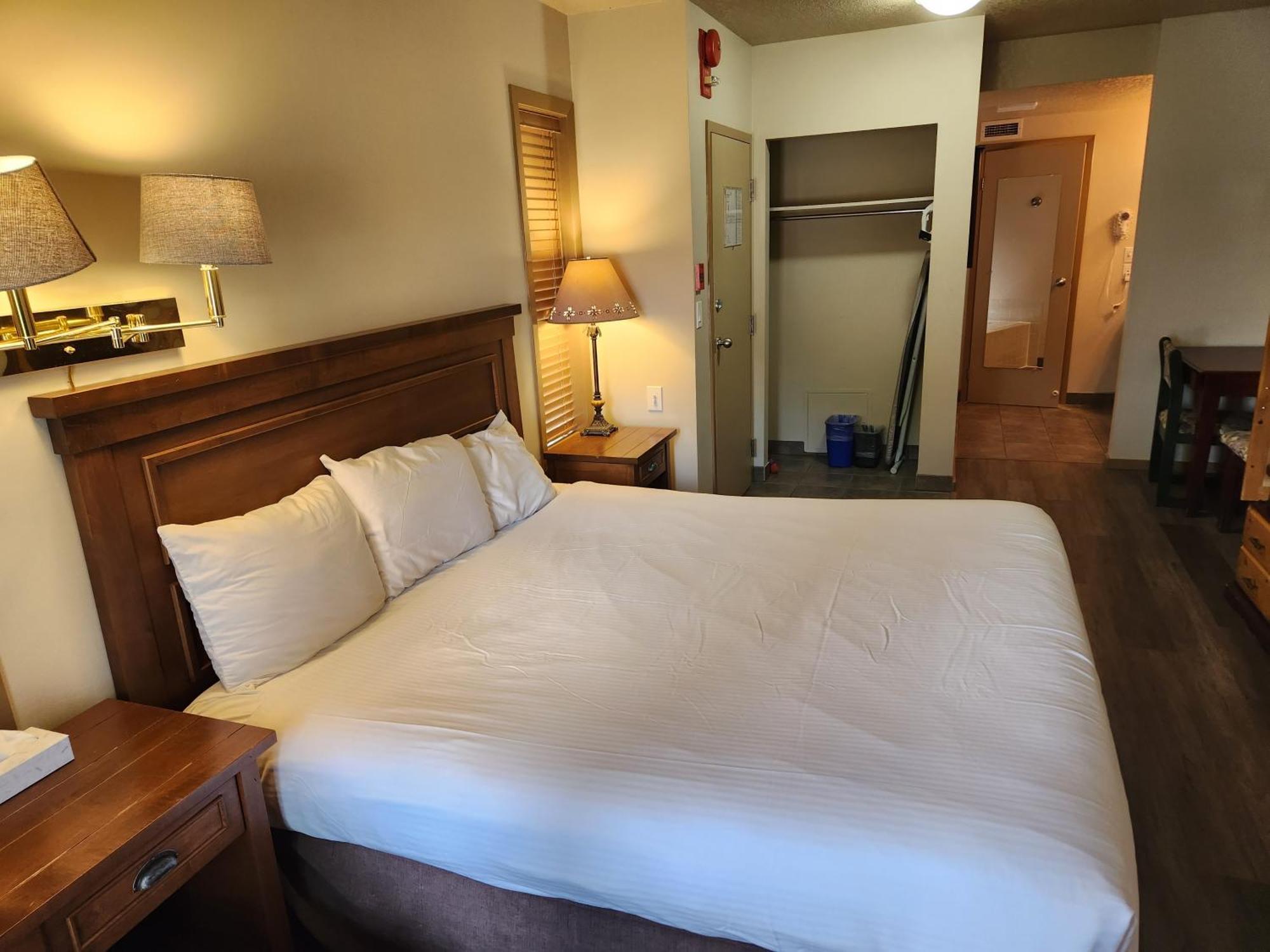 Waterton Lakes Lodge Resort Εξωτερικό φωτογραφία