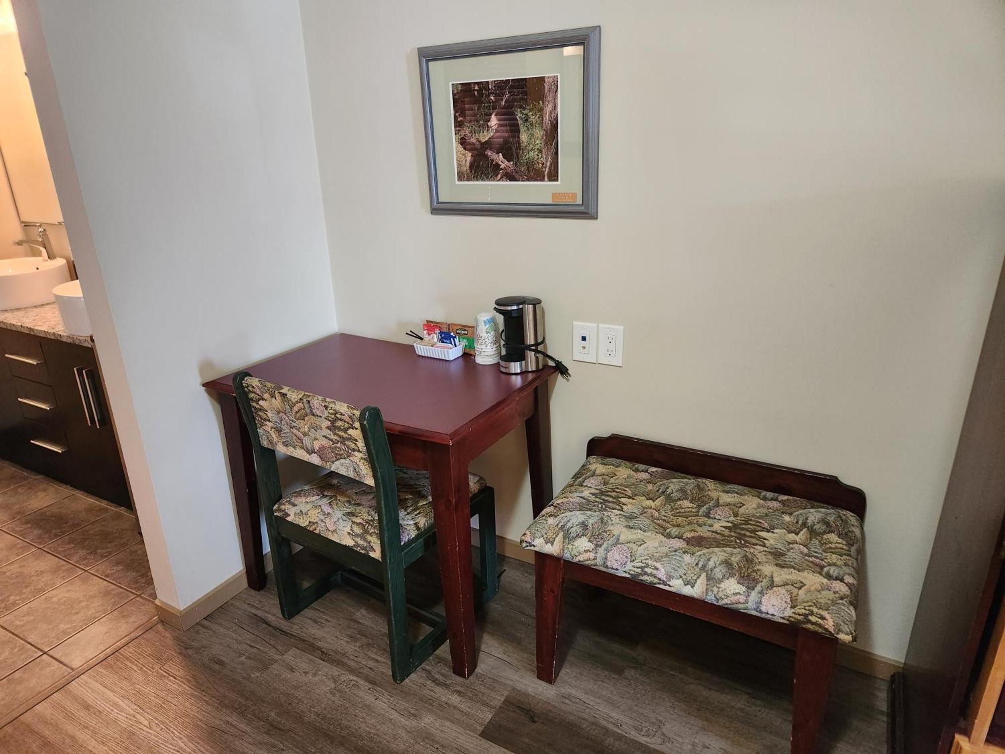 Waterton Lakes Lodge Resort Εξωτερικό φωτογραφία