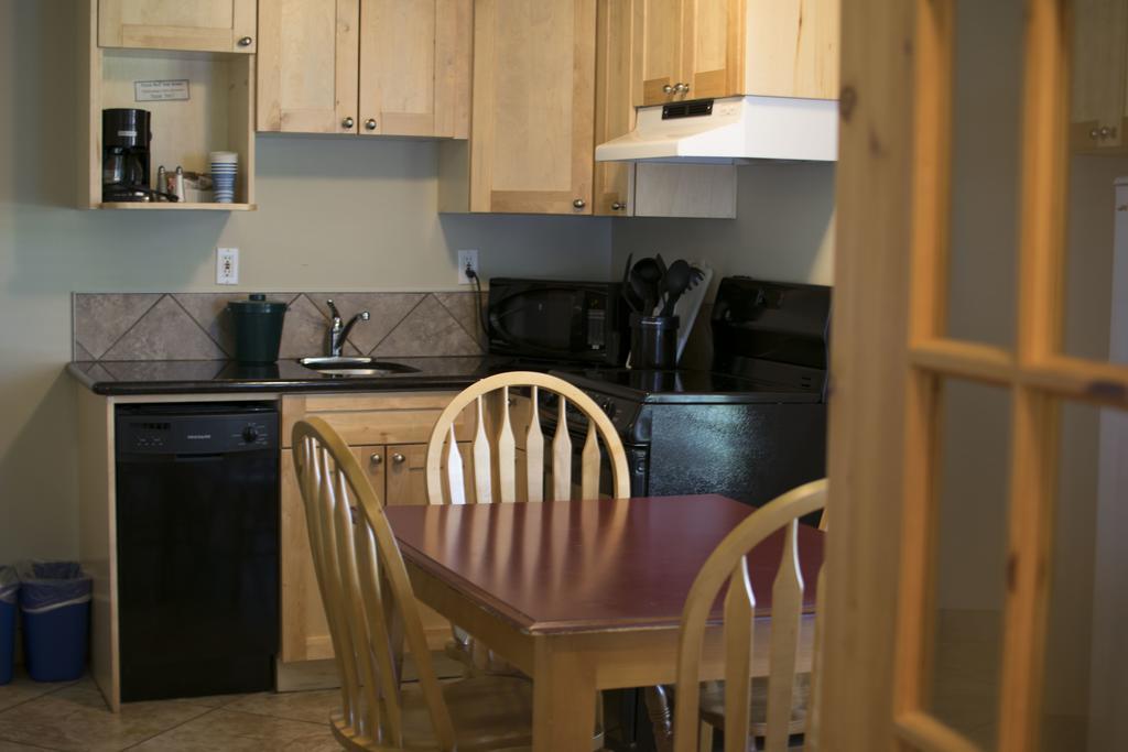 Waterton Lakes Lodge Resort Εξωτερικό φωτογραφία