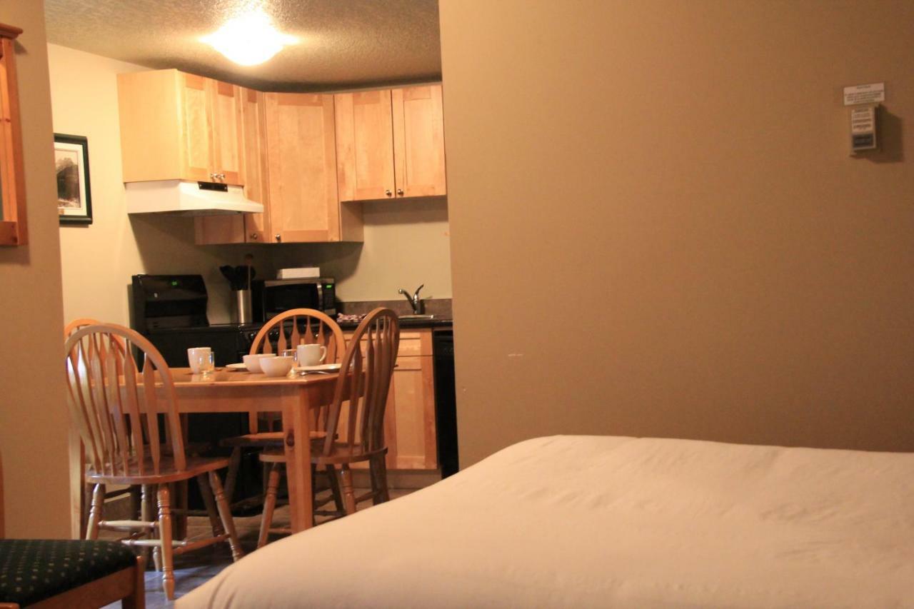 Waterton Lakes Lodge Resort Εξωτερικό φωτογραφία